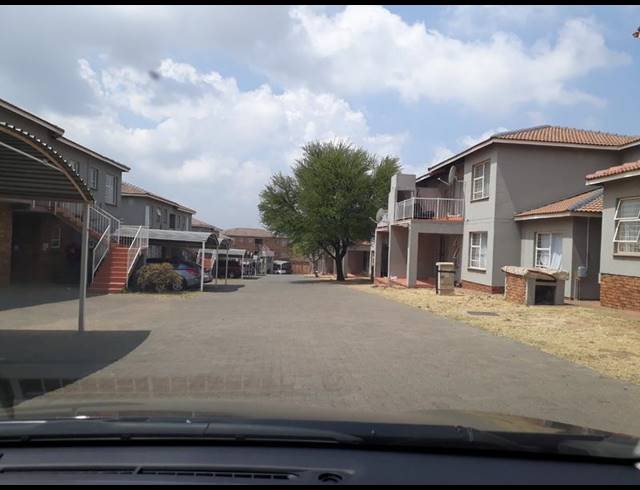 3 BEDROOM APARTMENT FOR SALE IN GROBLERPARK EXT